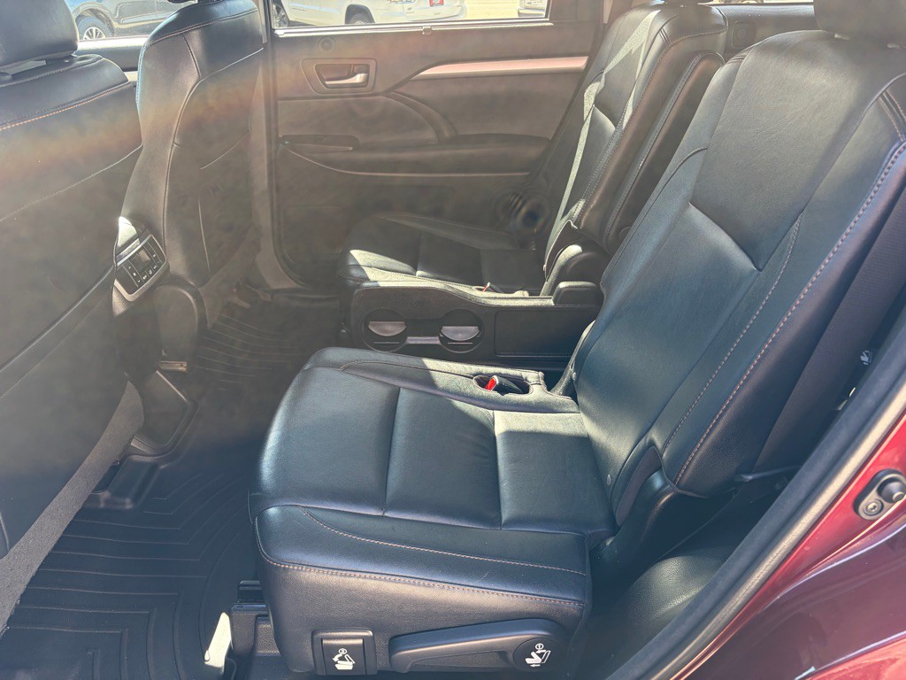 2016 Toyota Highlander Image 16