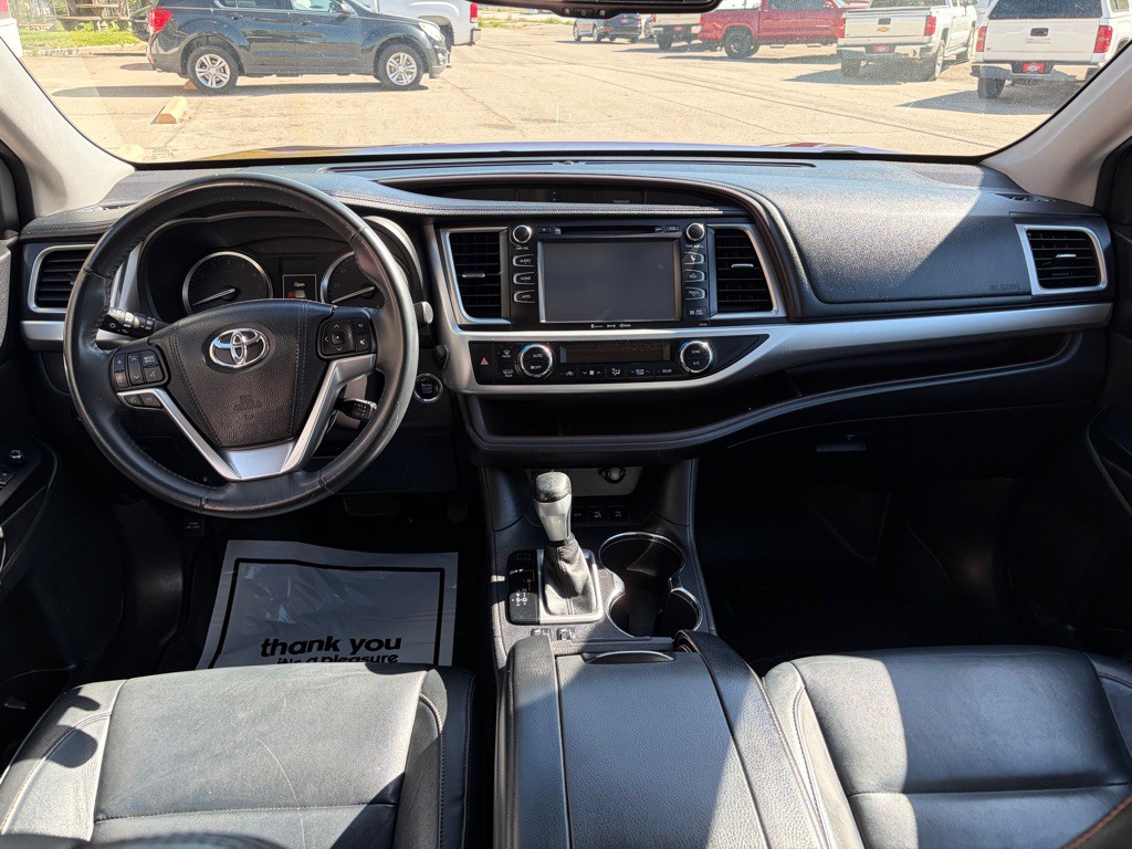 2016 Toyota Highlander Image 17