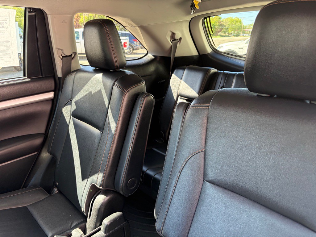 2016 Toyota Highlander Image 19