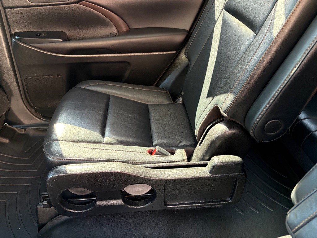 2016 Toyota Highlander Image 20