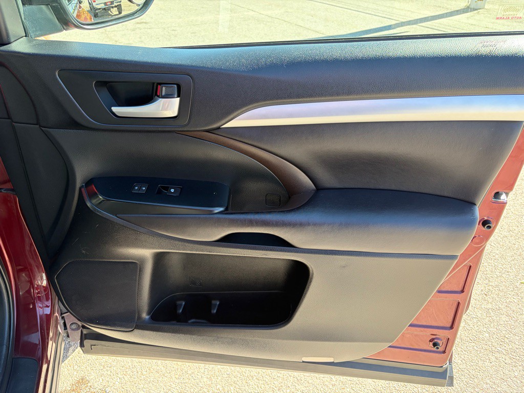 2016 Toyota Highlander Image 23