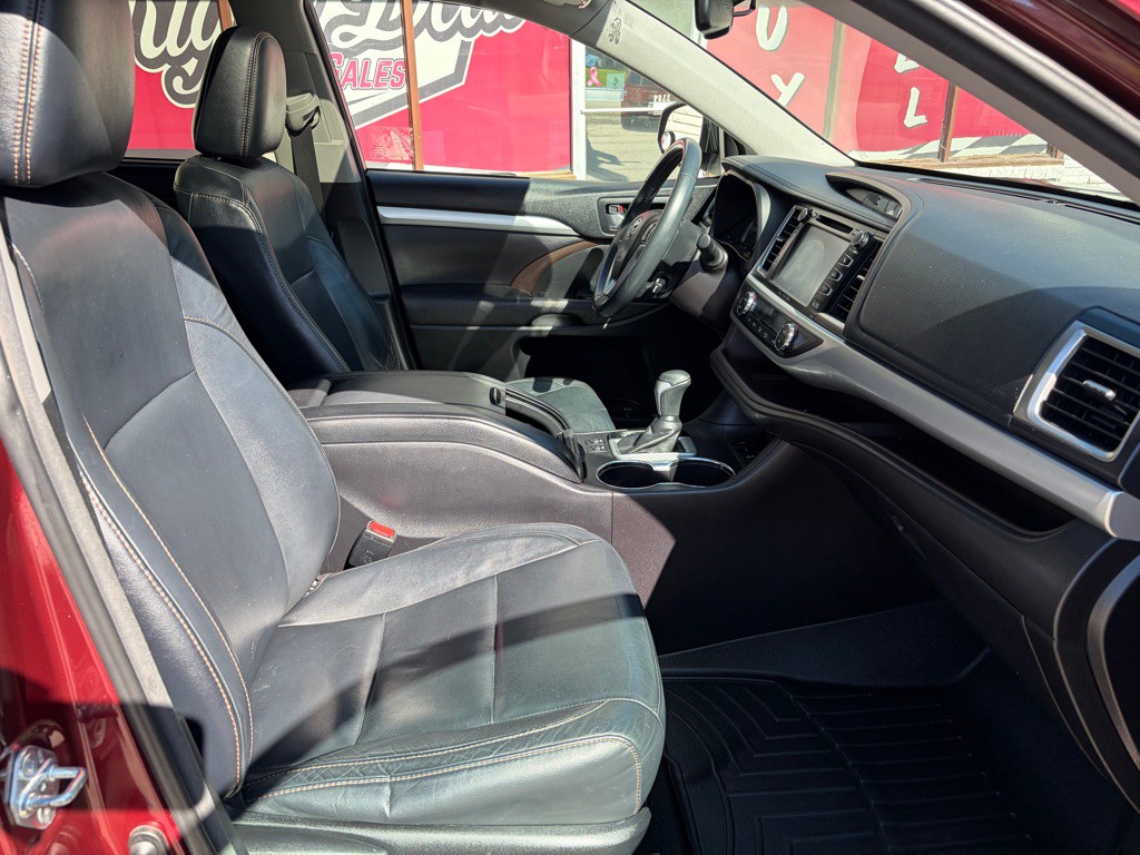 2016 Toyota Highlander Image 24