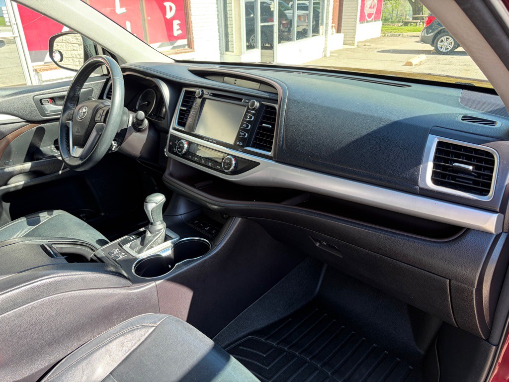 2016 Toyota Highlander Image 25