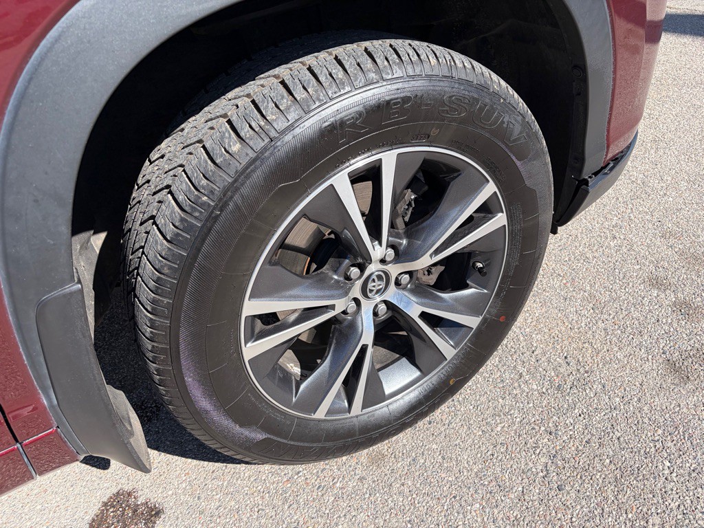 2016 Toyota Highlander Image 28