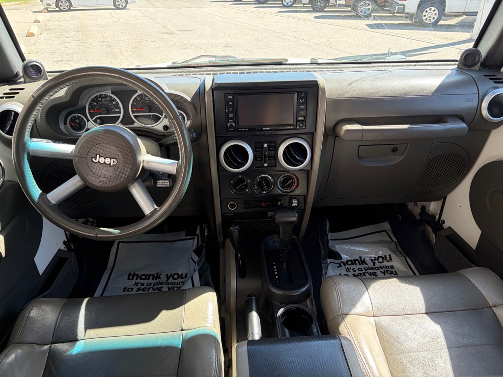 2010 Jeep Wrangler Unlimited Image 21