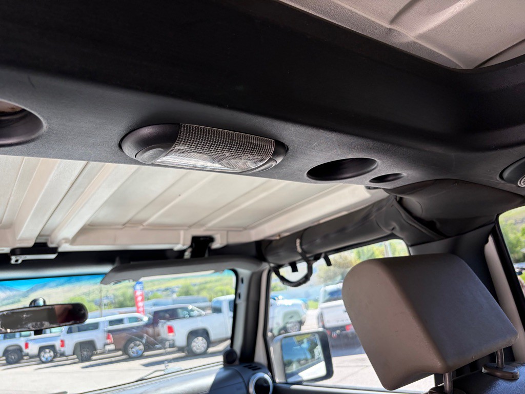 2010 Jeep Wrangler Unlimited Image 23