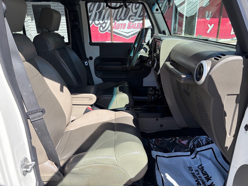 2010 Jeep Wrangler Unlimited Image 27