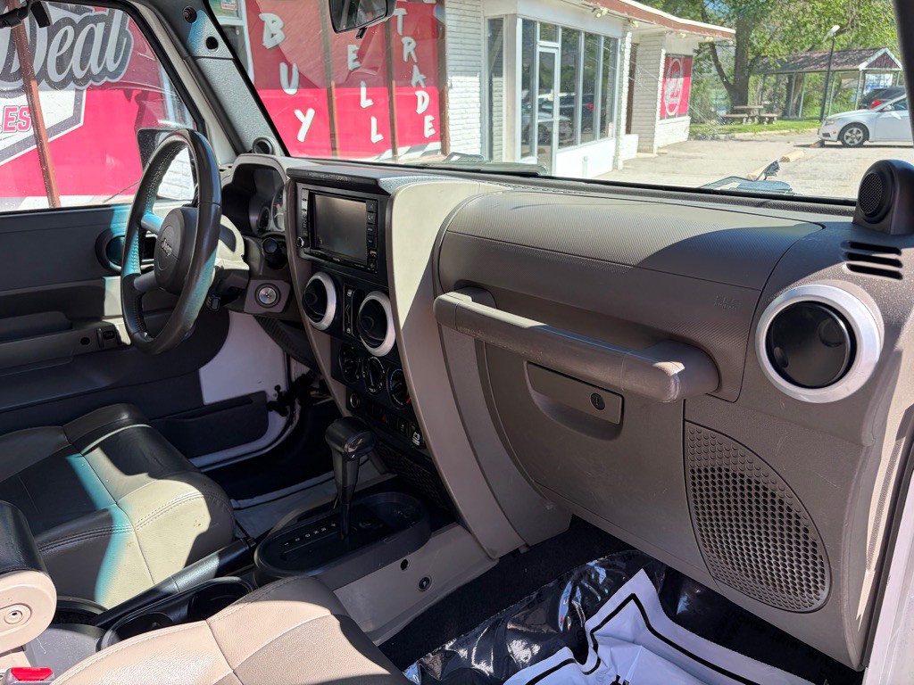 2010 Jeep Wrangler Unlimited Image 28