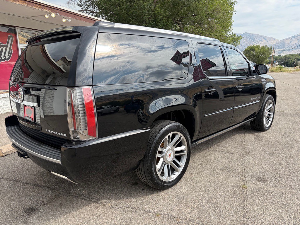 2014 Cadillac Escalade Image 7
