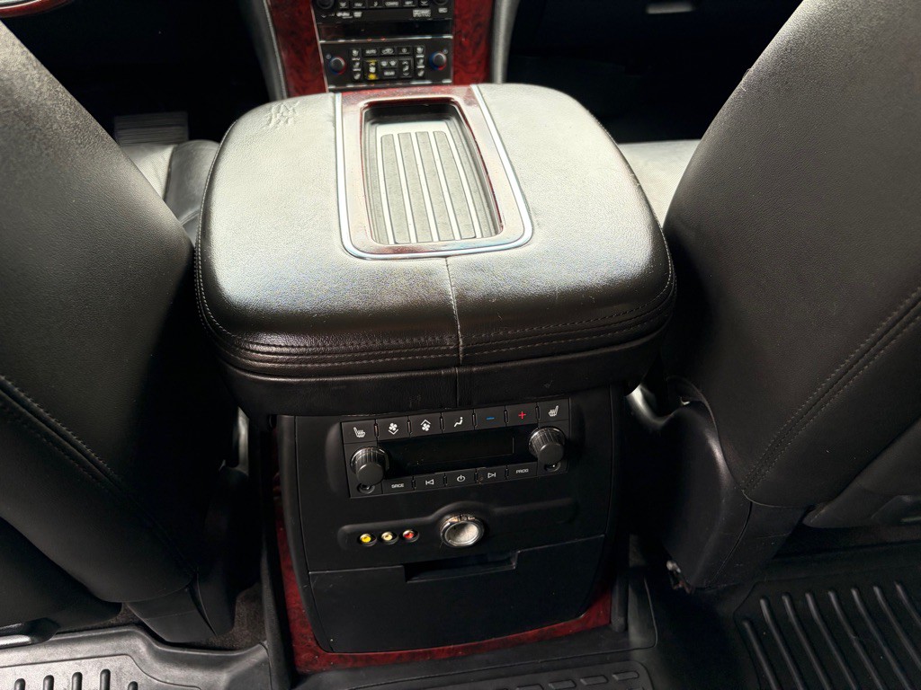 2014 Cadillac Escalade Image 22