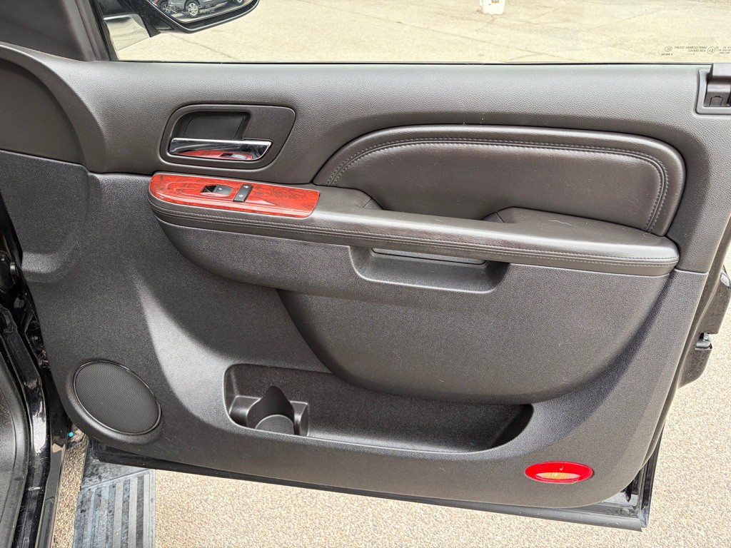 2014 Cadillac Escalade Image 25