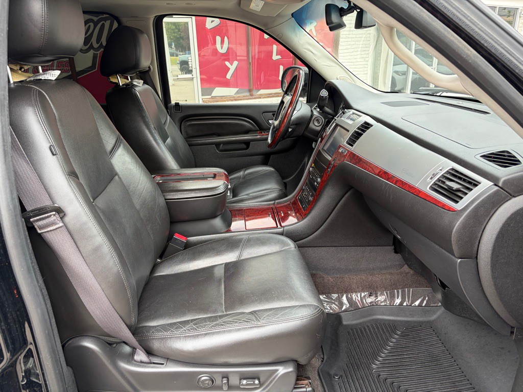 2014 Cadillac Escalade Image 26