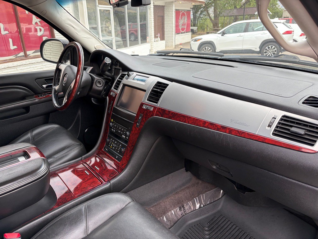 2014 Cadillac Escalade Image 27