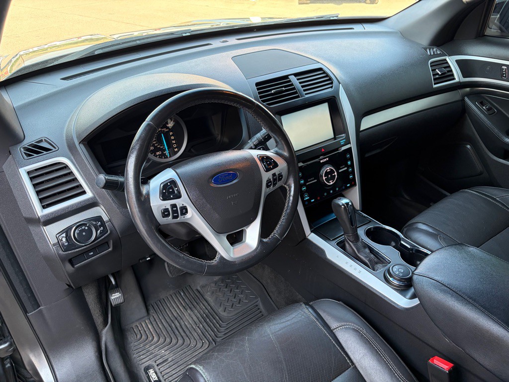 2015 Ford Explorer Image 16