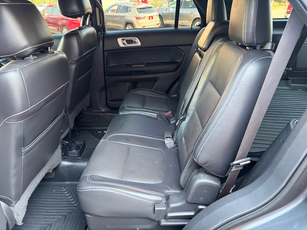 2015 Ford Explorer Image 18