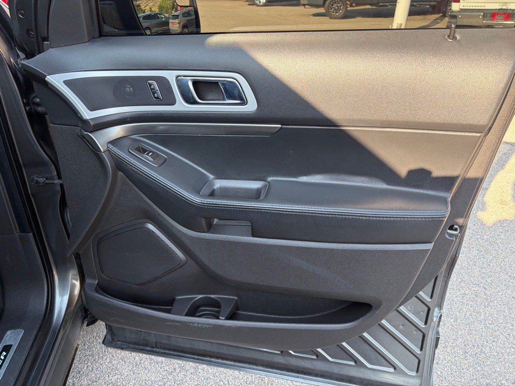 2015 Ford Explorer Image 23