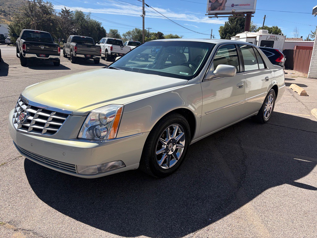 2010 Cadillac DTS Image 3