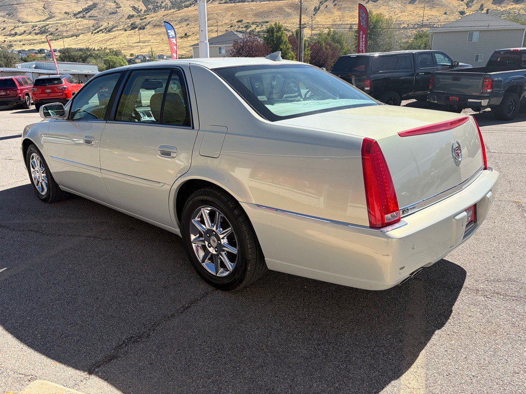2010 Cadillac DTS Image 5