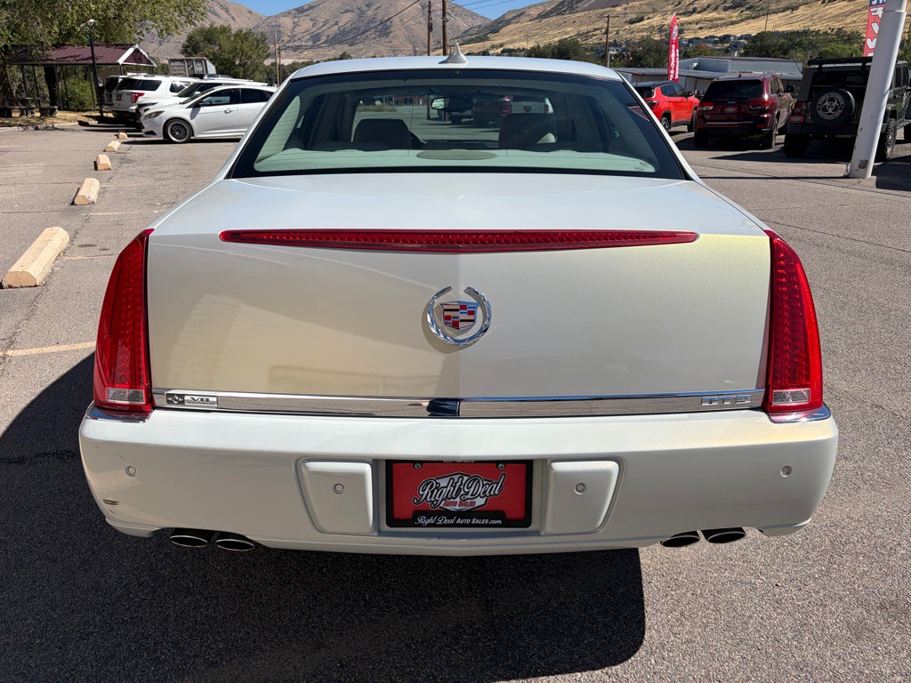2010 Cadillac DTS Image 6