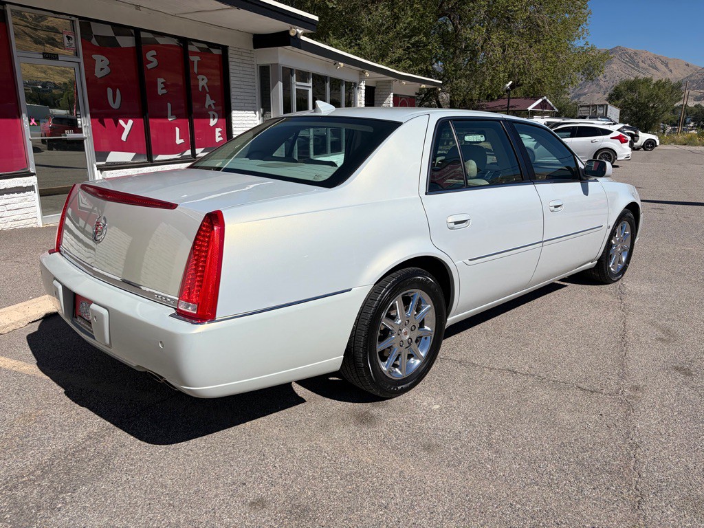 2010 Cadillac DTS Image 7