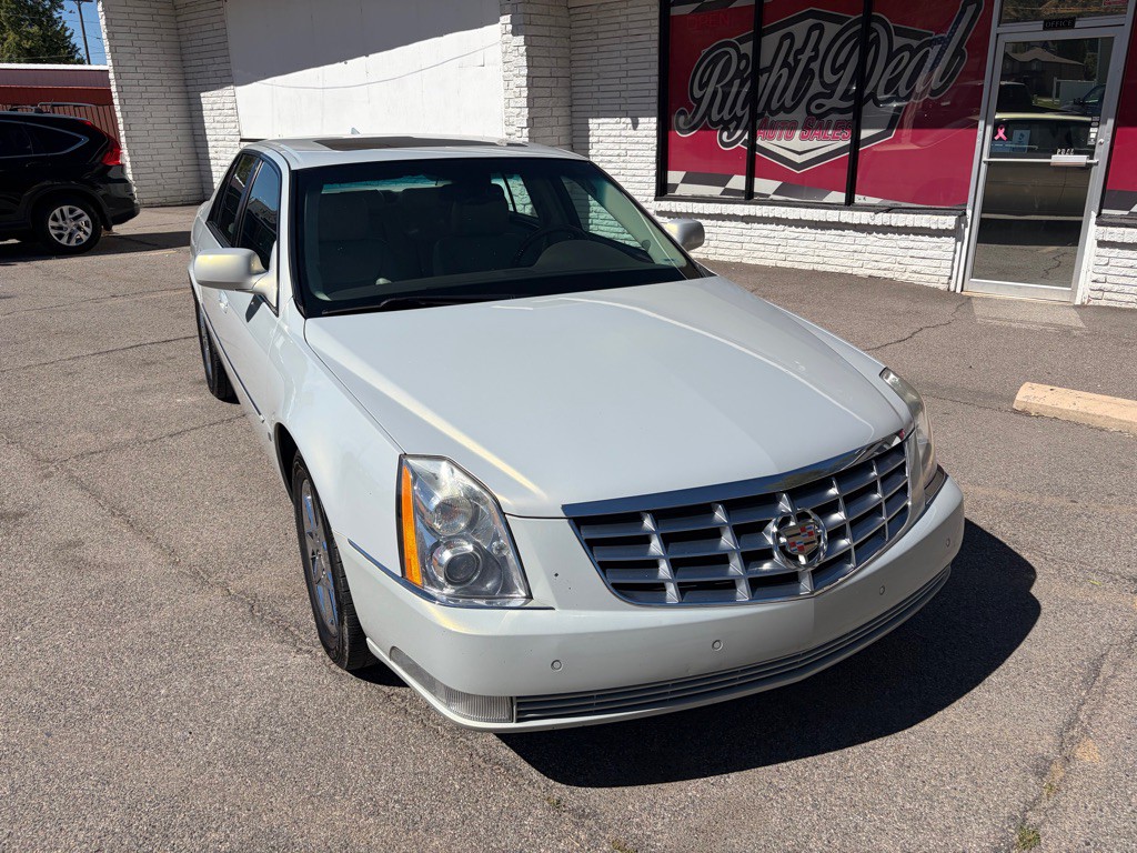2010 Cadillac DTS Image 9