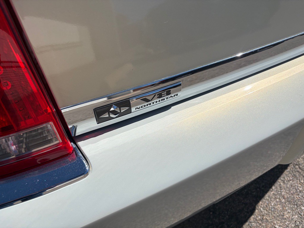 2010 Cadillac DTS Image 11