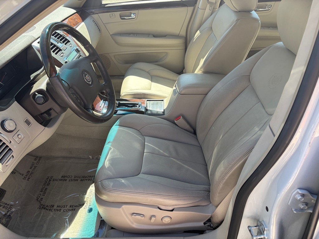 2010 Cadillac DTS Image 16