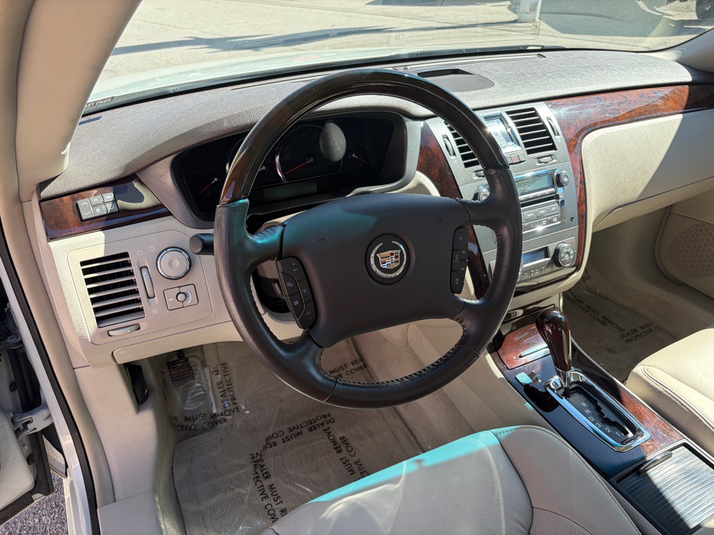 2010 Cadillac DTS Image 17