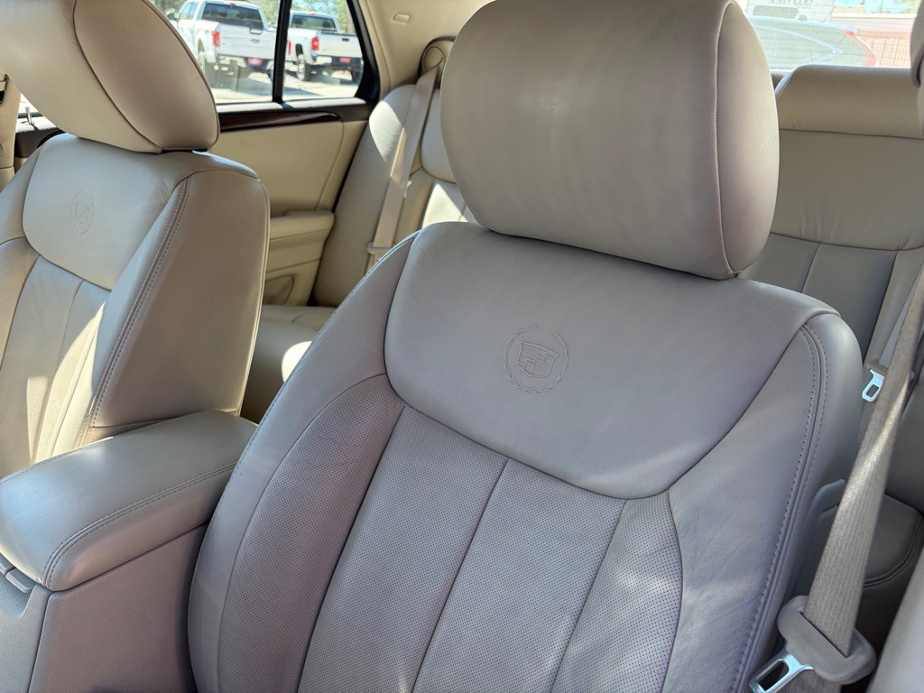 2010 Cadillac DTS Image 18