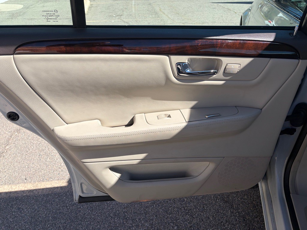 2010 Cadillac DTS Image 19
