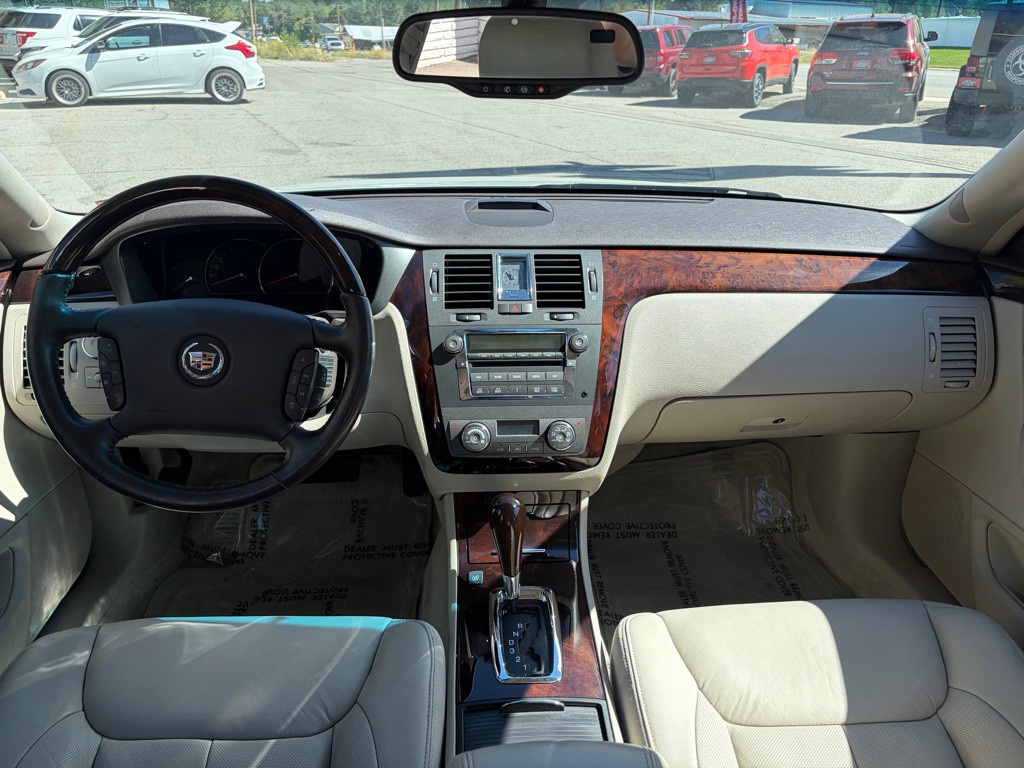 2010 Cadillac DTS Image 21