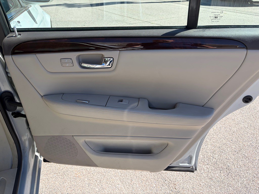 2010 Cadillac DTS Image 26