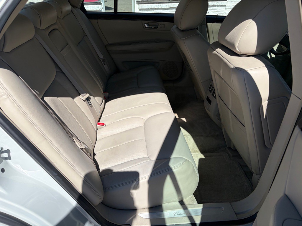 2010 Cadillac DTS Image 27