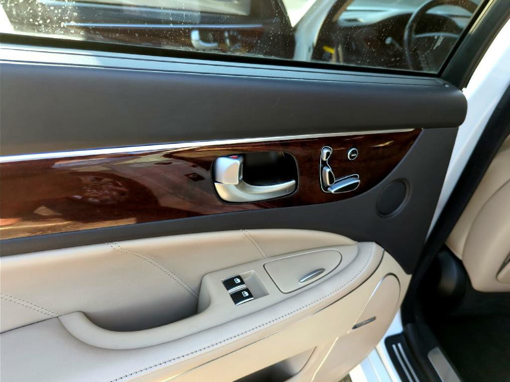 2011 Hyundai Equus Image 8