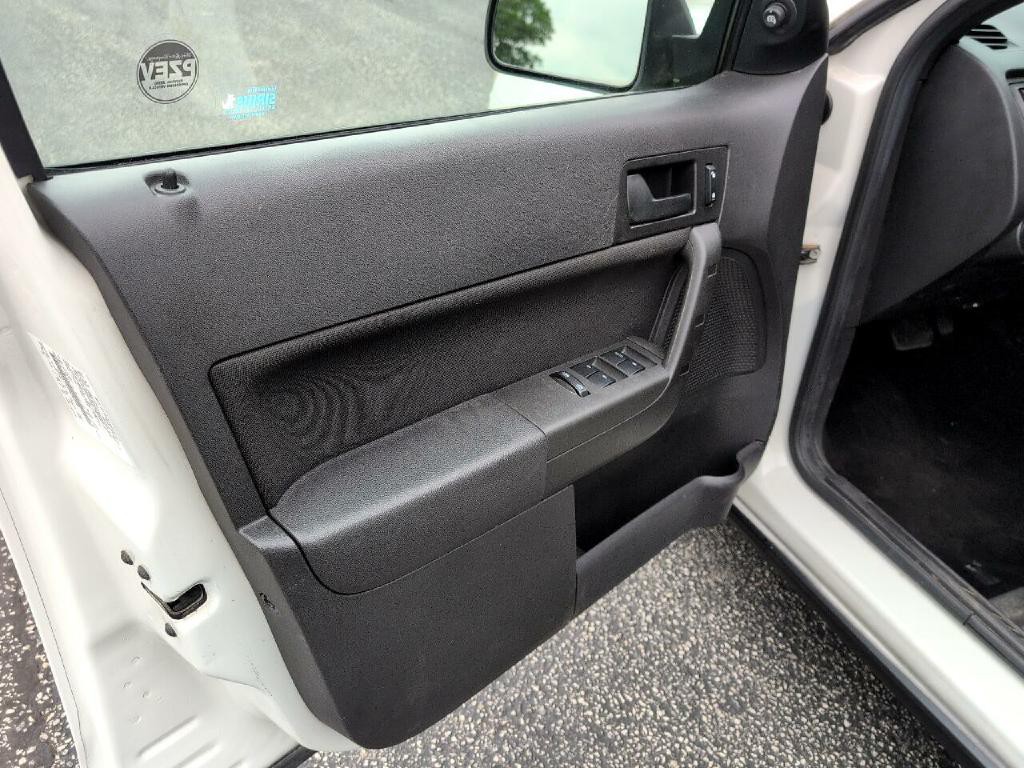 2009 Ford Focus Image 9