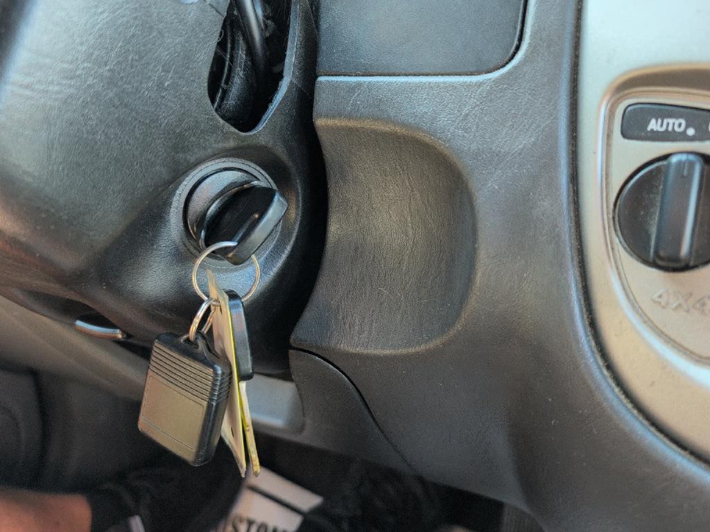 2003 Ford Escape Image 16