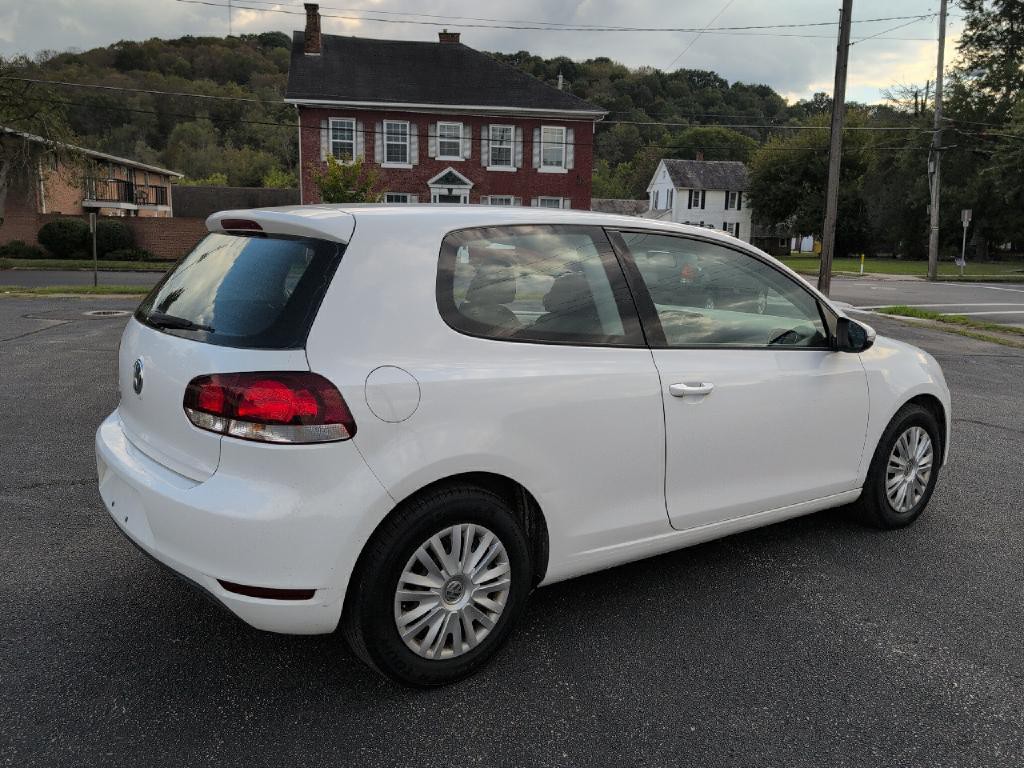 2010 Volkswagen Golf Image 3