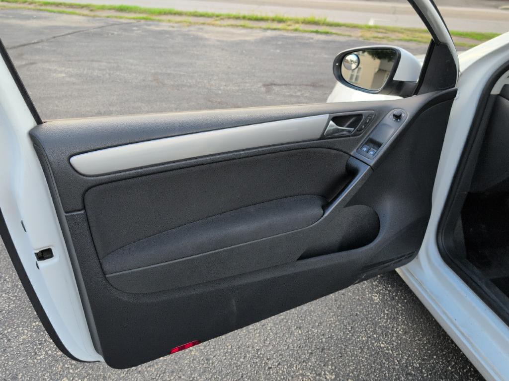 2010 Volkswagen Golf Image 6