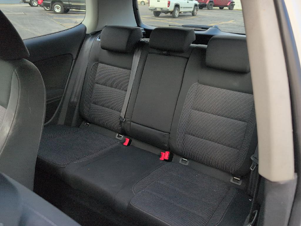 2010 Volkswagen Golf Image 8