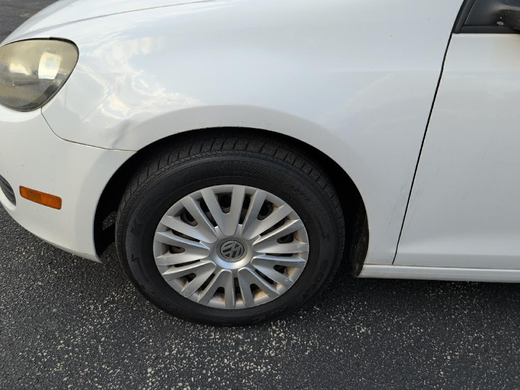 2010 Volkswagen Golf Image 9