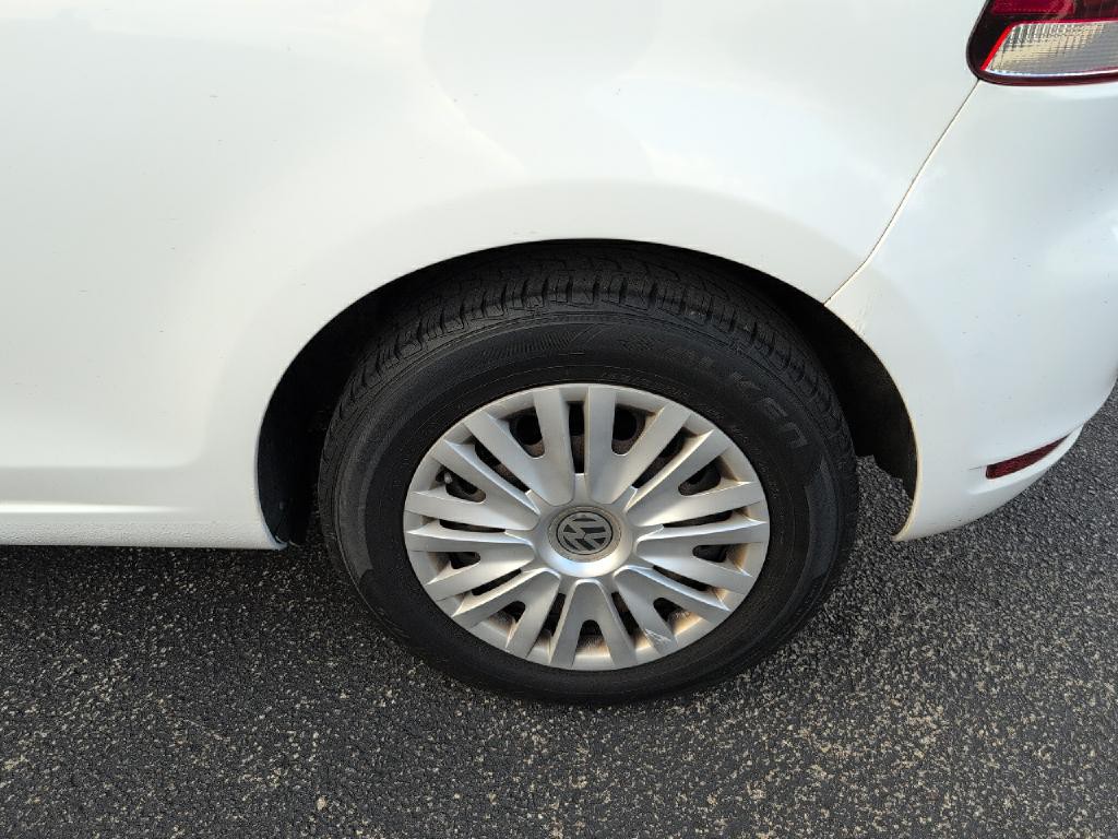 2010 Volkswagen Golf Image 10