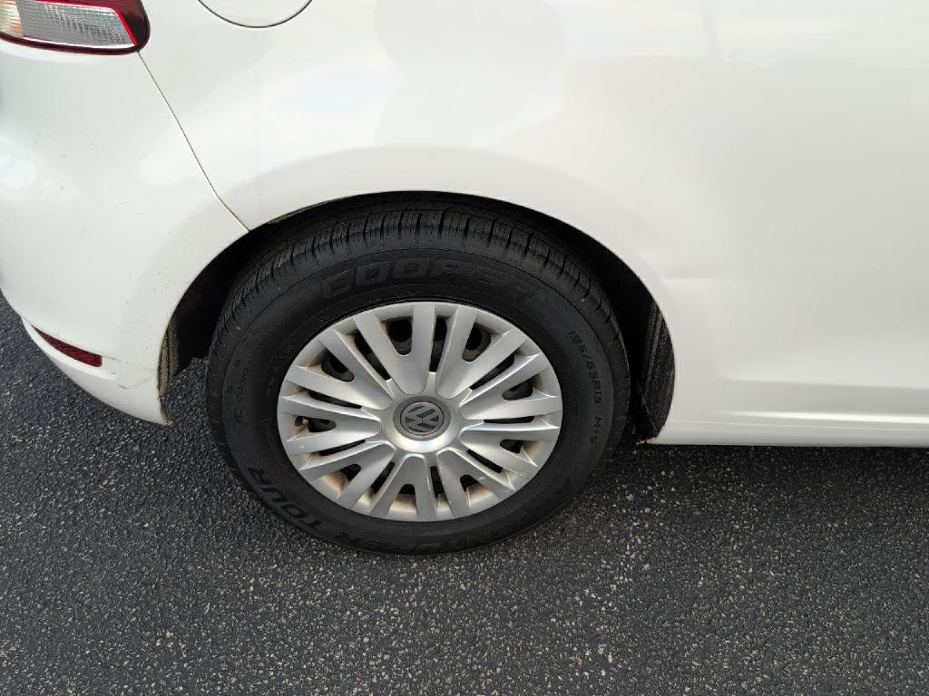 2010 Volkswagen Golf Image 11