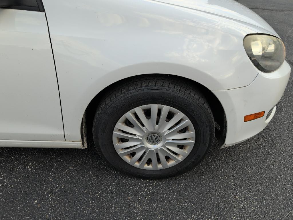 2010 Volkswagen Golf Image 12