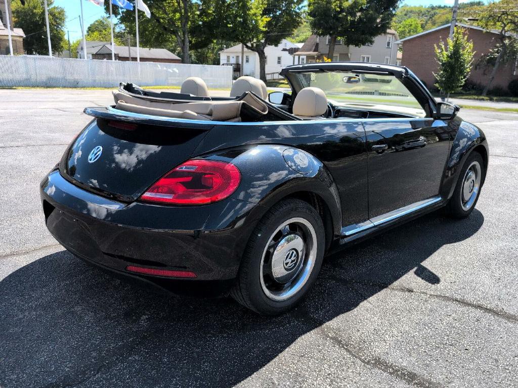 2013 Volkswagen Beetle Image 3