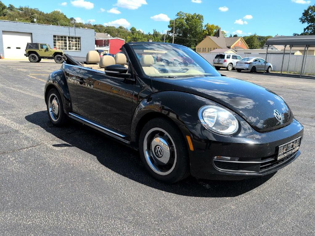 2013 Volkswagen Beetle Image 4