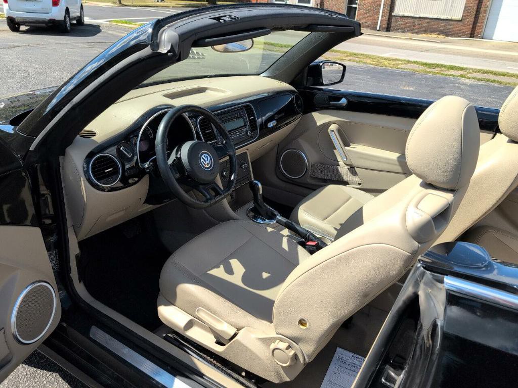 2013 Volkswagen Beetle Image 5