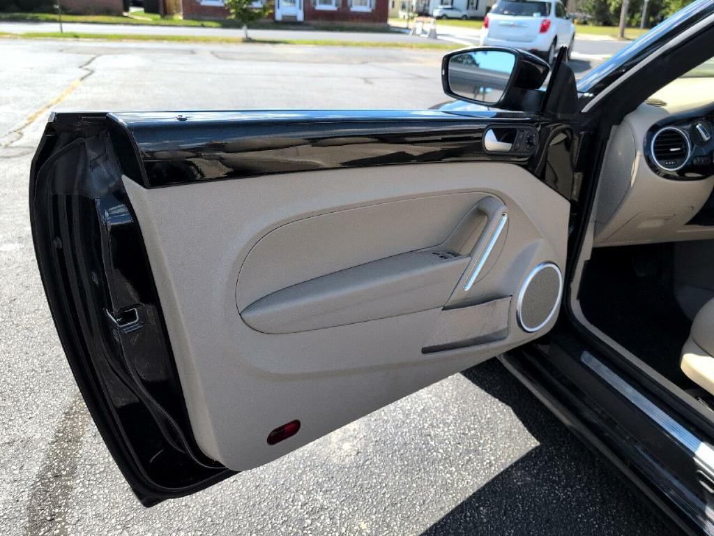 2013 Volkswagen Beetle Image 6