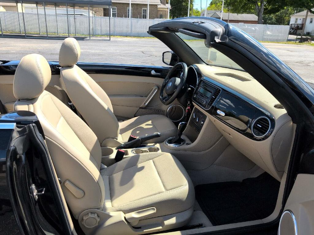 2013 Volkswagen Beetle Image 8