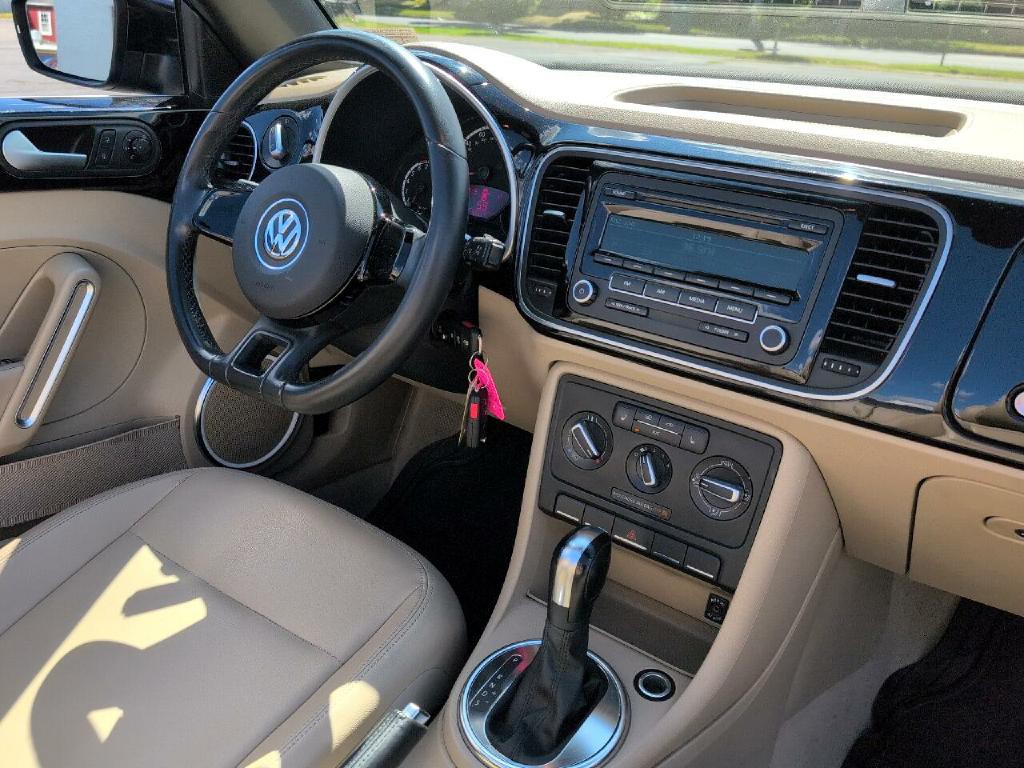 2013 Volkswagen Beetle Image 9