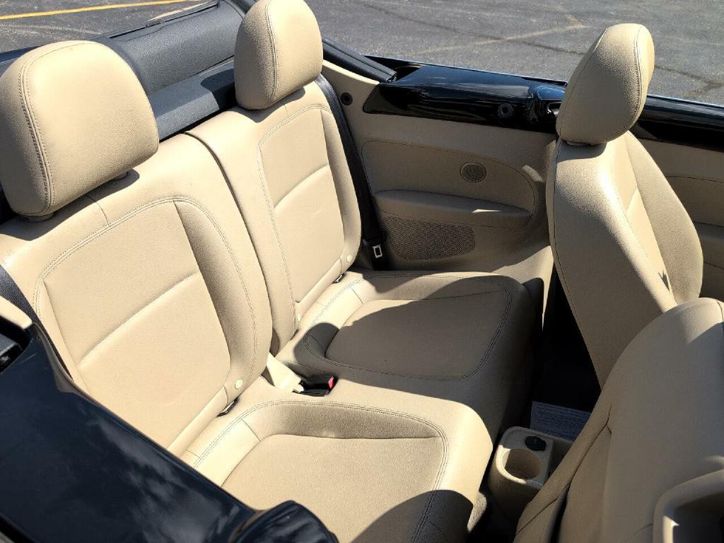 2013 Volkswagen Beetle Image 10